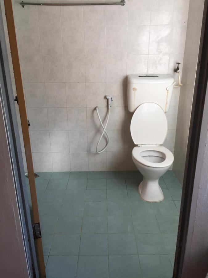 Pesona Backpackers Inn كوتا بْهارو المظهر الخارجي الصورة
