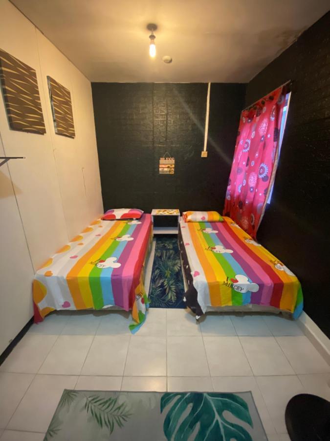 Pesona Backpackers Inn كوتا بْهارو المظهر الخارجي الصورة