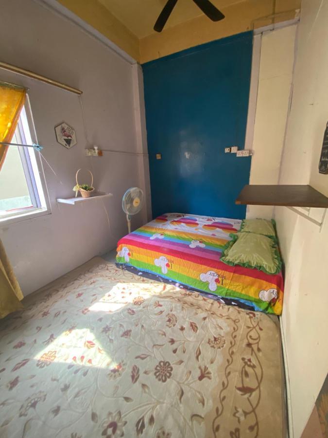 Pesona Backpackers Inn كوتا بْهارو المظهر الخارجي الصورة
