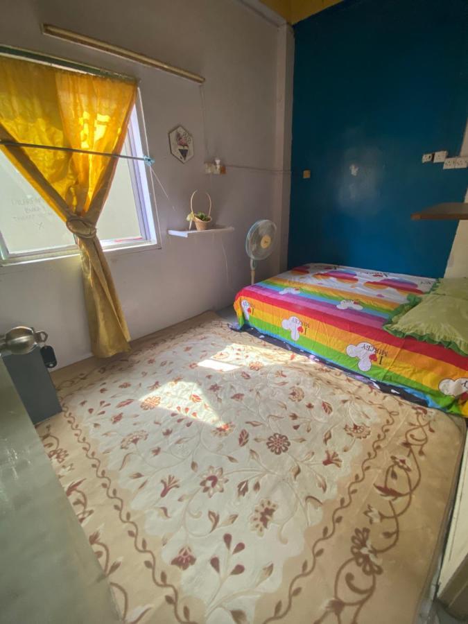 Pesona Backpackers Inn كوتا بْهارو المظهر الخارجي الصورة